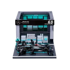 Burago 1/43 F1 Mercedes AMG W15 2024 George Russell Pit Pass Diorama