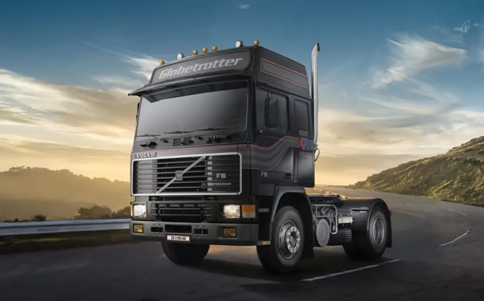 Italeri 1/24 Volvo F-16 Globetrotter