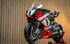 Pocher 1/4 Ducati Superbike 1299 Panigale V2 Superquadro Final Edition