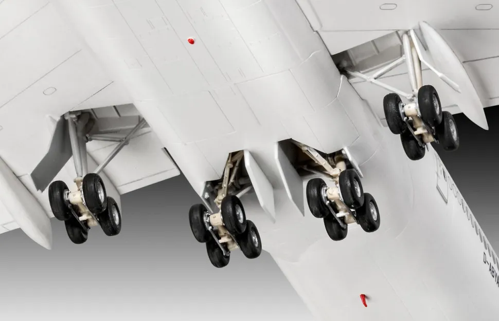 Revell 1/144 Boeing 747-8 Lufthansa New Livery