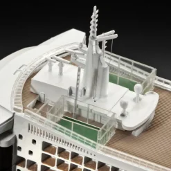 Revell 1/700 Queen Mary 2