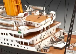 Revell 1/400 RMS Titanic 100 Year Anniversary Gift Set