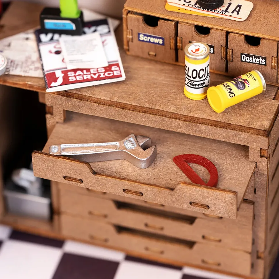 Rolife Garage Workshop Wooden Diorama Kit