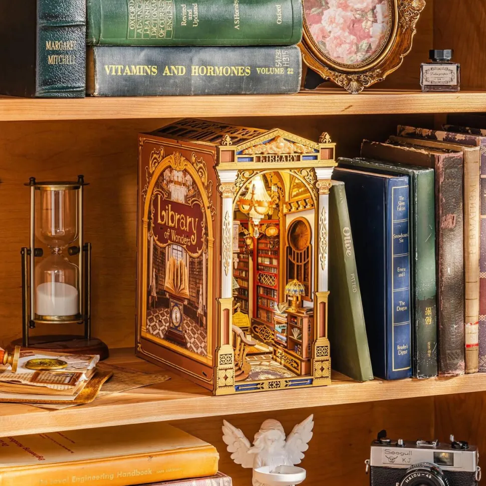 Rolife Library of Wonders 3D Creative Bookend