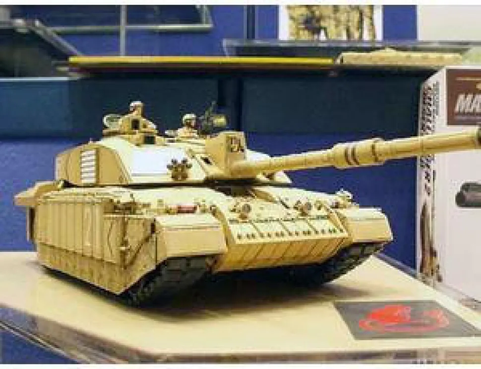 Tamiya 1/35 Challenger 2 MBT Desertised