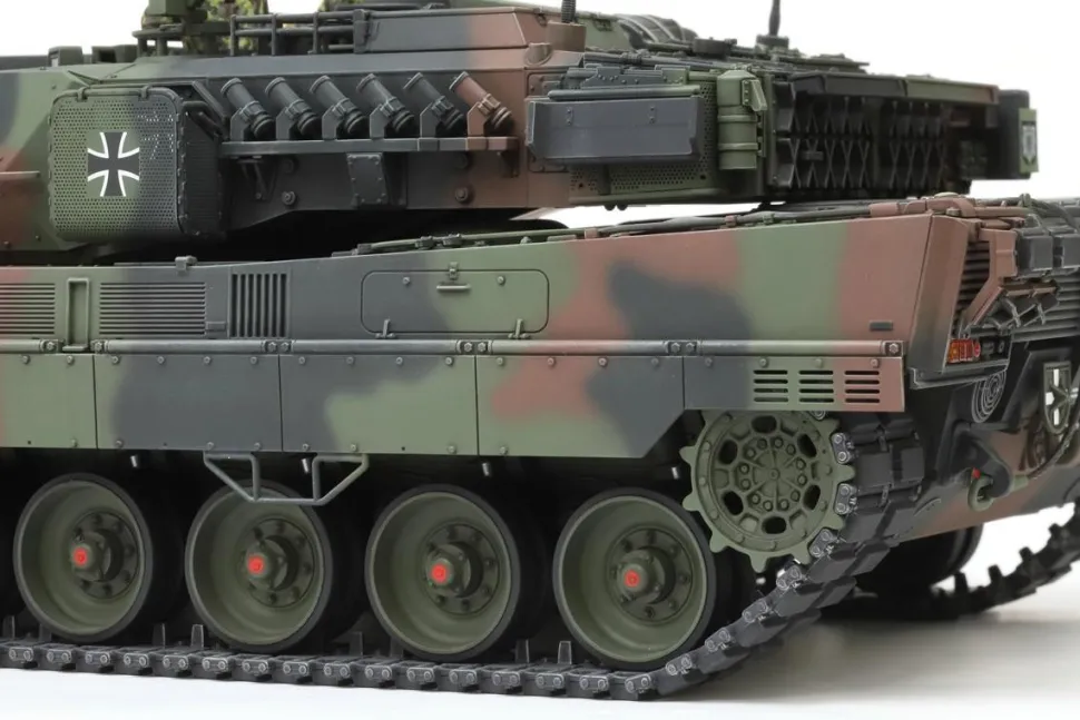 Tamiya 1/35 Leopard 2 A7V German Main Battle Tank