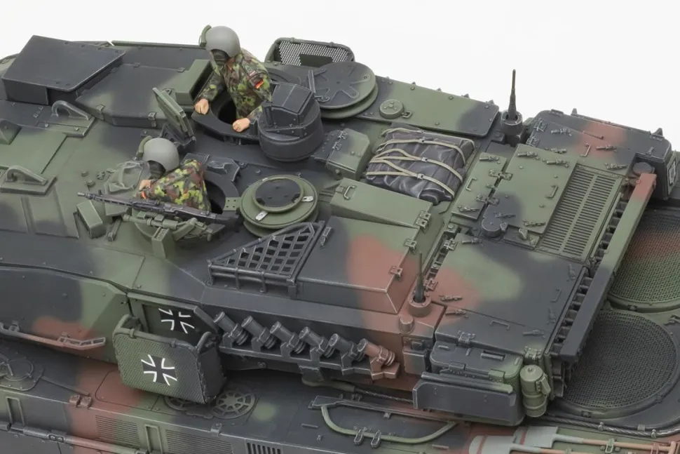 Tamiya 1/35 Leopard 2 A7V German Main Battle Tank