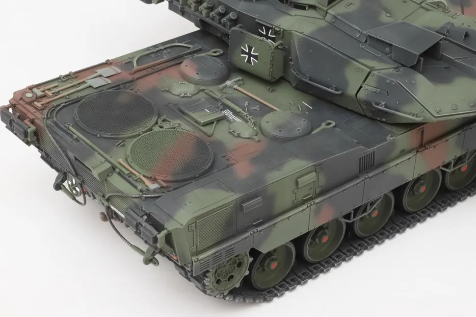 Tamiya 1/35 Leopard 2 A7V German Main Battle Tank