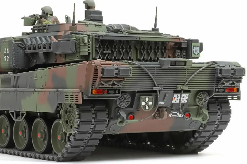 Tamiya 1/35 Leopard 2 A7V German Main Battle Tank