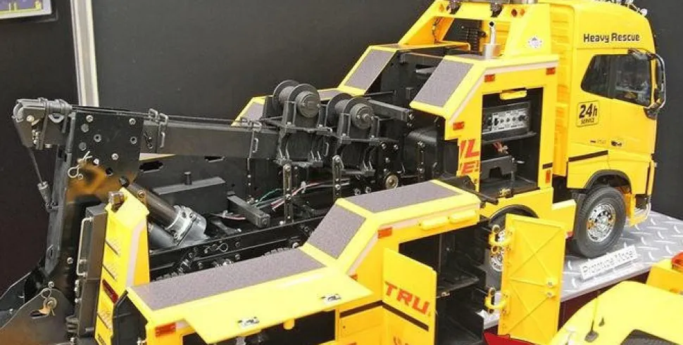 Tamiya RC 1/14 Volvo FH-16 8X4 Tow Truck Model Kit